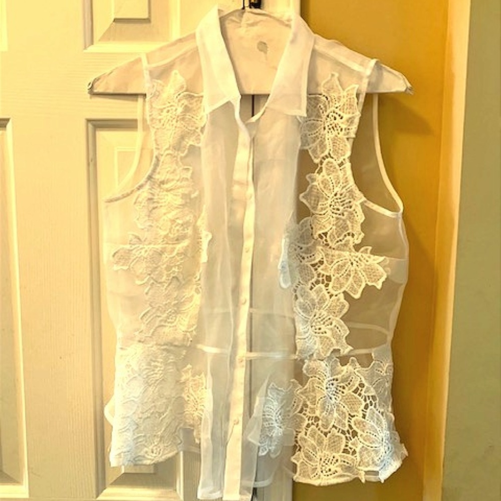 Worthington Sleeveless Sheer White Blouse W/ Lace